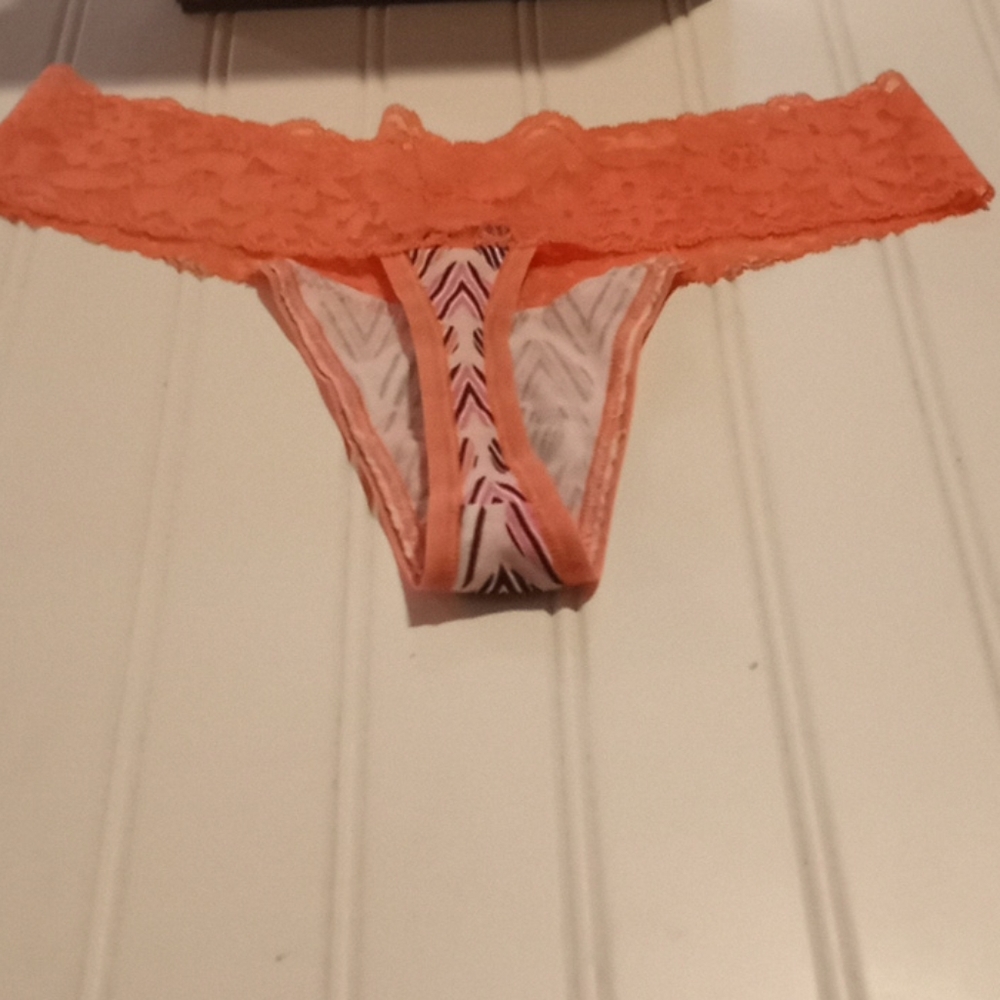 3/$25/Victoria's Secret Lace ♥ Thong Panty… - Picture 4 of 8